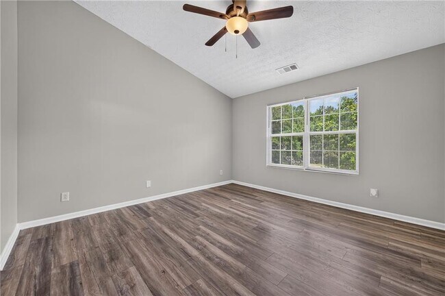 Building Photo - 437 Waterbury Way