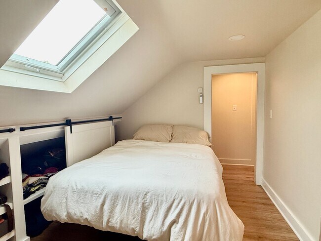 Building Photo - All Inclusive West End Condo-Fully Furnished with Parking!