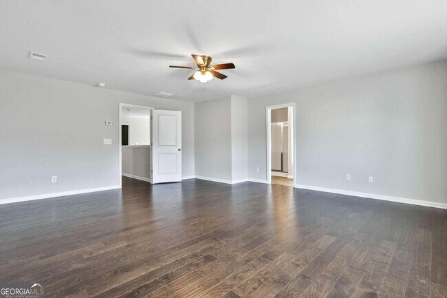 Building Photo - 240 Stillwood Dr