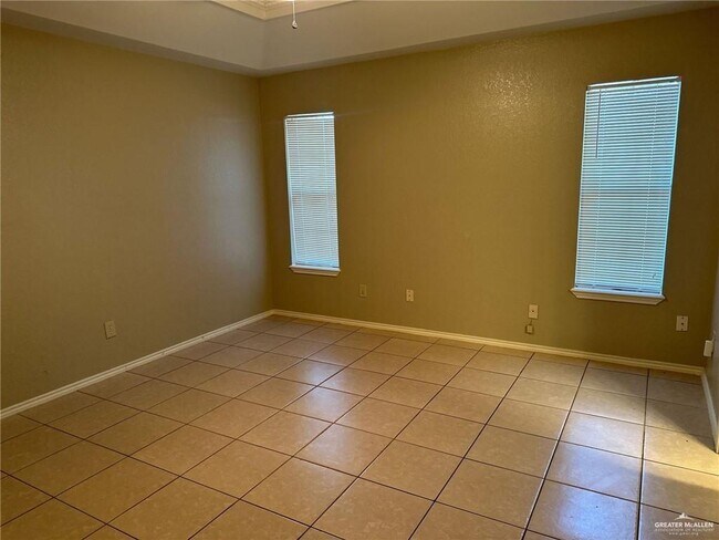 Building Photo - 2505 Zenaida Ave