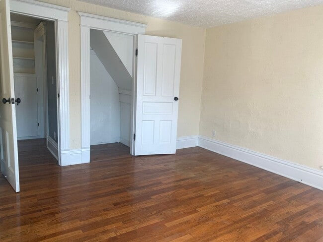 Building Photo - Large Four Bedroom Home!