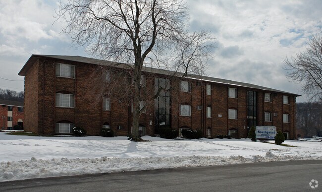 Primary Photo - Southgate Apartments