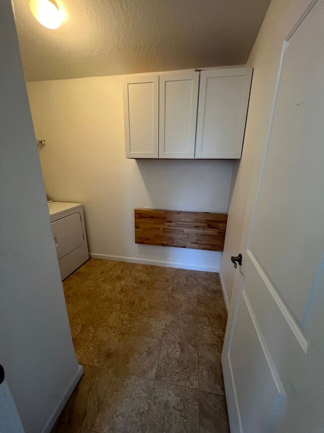 Building Photo - Beautiful 3 bedroom, 2 1/2 bath House with Ocean View!