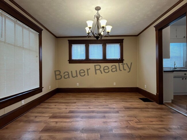 Building Photo - Beautiful 4 Bedroom on Ashland's South Side