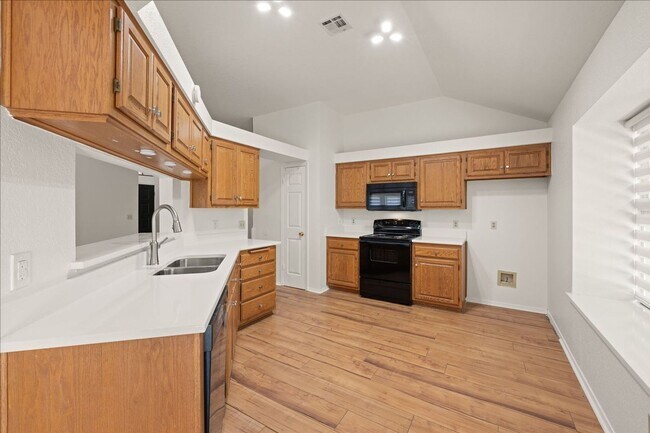 Building Photo - Great 3 Bed 2 Bath In Edmond