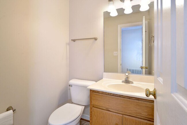 Building Photo - Beautiful Poquoson Home.