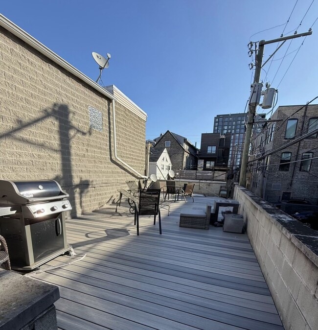 Building Photo - 1733 W Crystal St