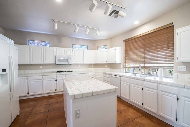 Building Photo - GORGEOUS SUMMERLIN POOL HOME FOR LEASE!