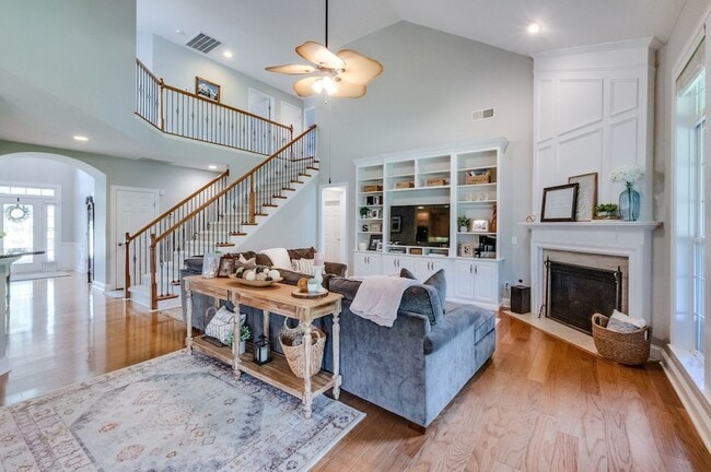 Building Photo - 2005 Daylily Dr