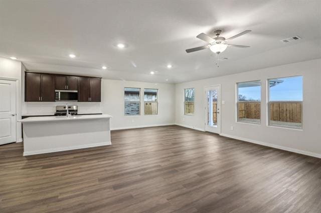 Building Photo - 711 Easthill Dr