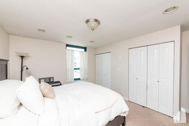 Building Photo - 2 bedroom in Chicago IL 60613