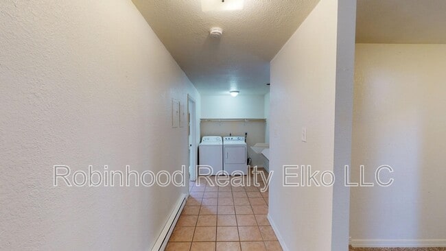 Building Photo - 741 Elm St