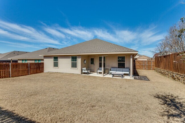 Building Photo - Contemporary in Cleburne!