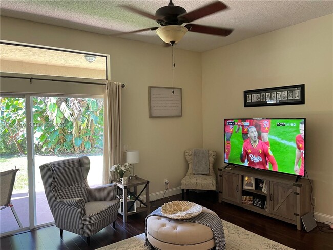 Building Photo - 4192 Laurel Ridge Cir