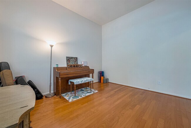 Building Photo - 1007 Casting Springs Way