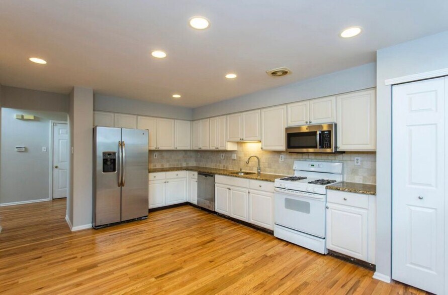 Building Photo - 105 Farrington Ct