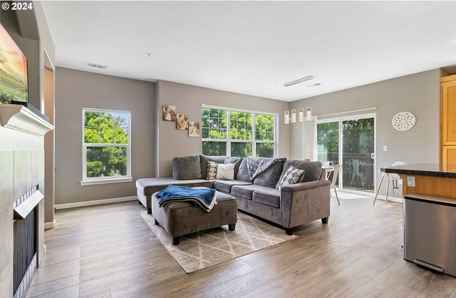 Building Photo - Welcome to this charming 2-bedroom, 2.5-bathroom home located in the desirable area of Sherwood W...