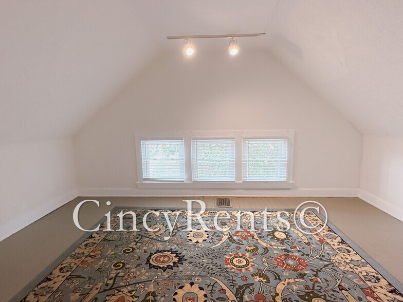 Building Photo - 3570 Edwards Rd