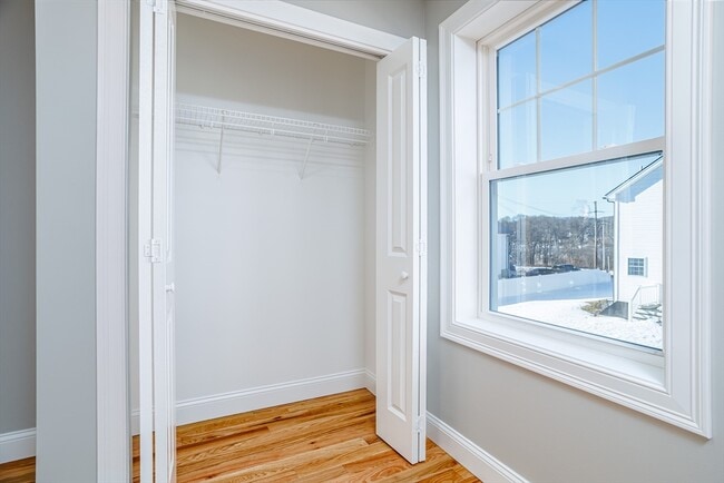 Building Photo - 27 Milton St