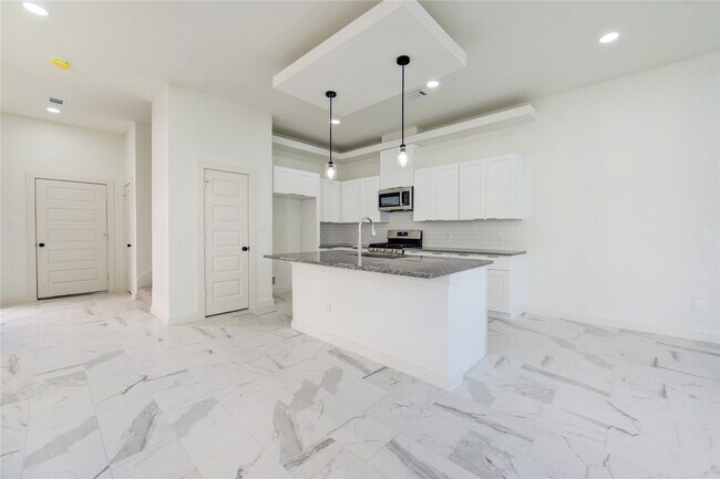 Building Photo - 2915 El Fenice Ln