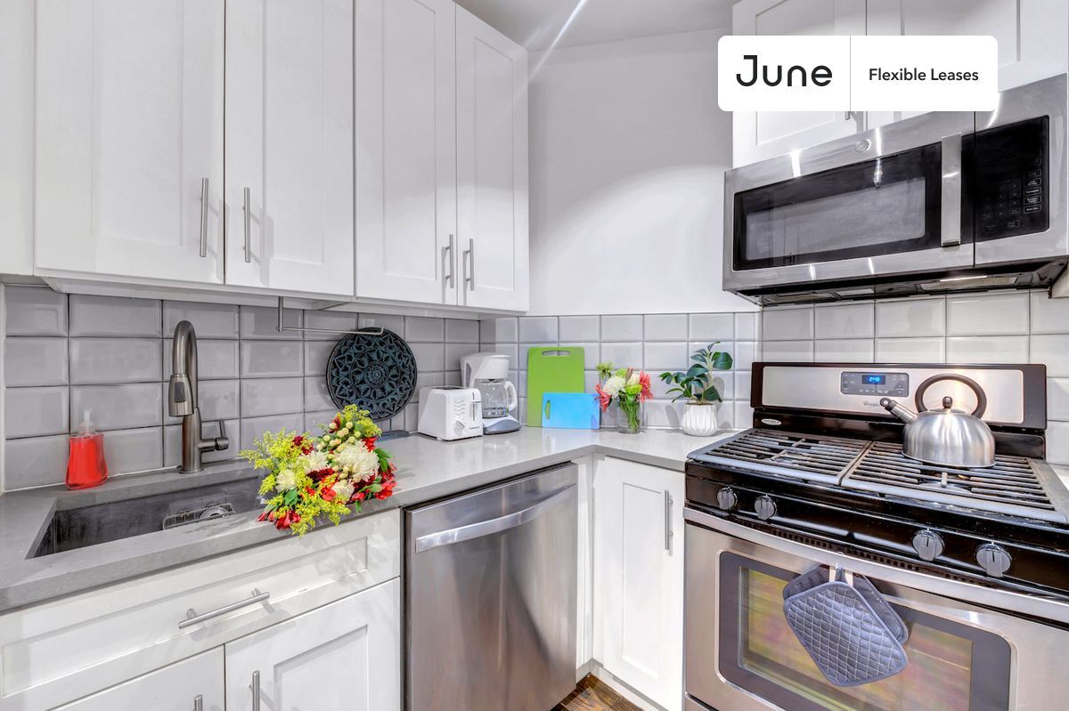 Building Photo - Stylish ROOM at The Atlantic House