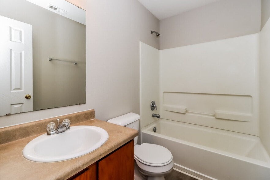 Building Photo - 312 Cloverdale Ct