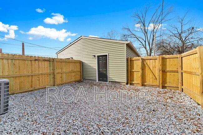 Building Photo - 20 N Gray St