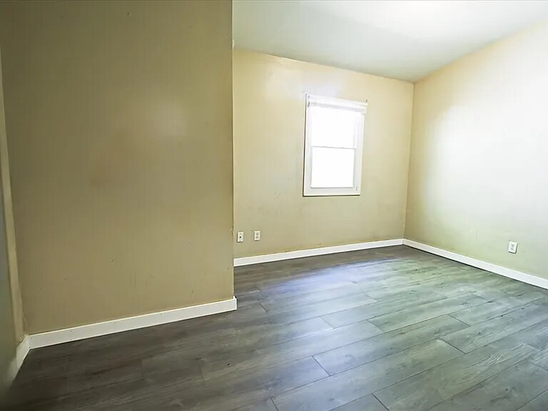 Building Photo - 133 St Thomas Ln