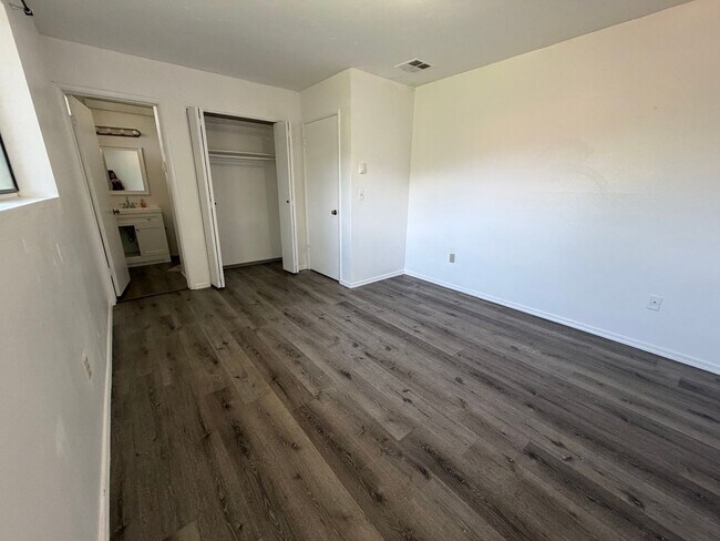 Building Photo - 3050 N Date Creek Dr