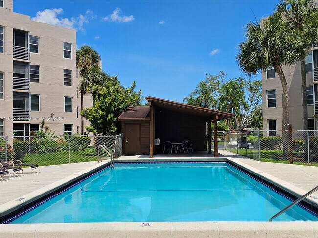 Building Photo - 9520 Seagrape Dr