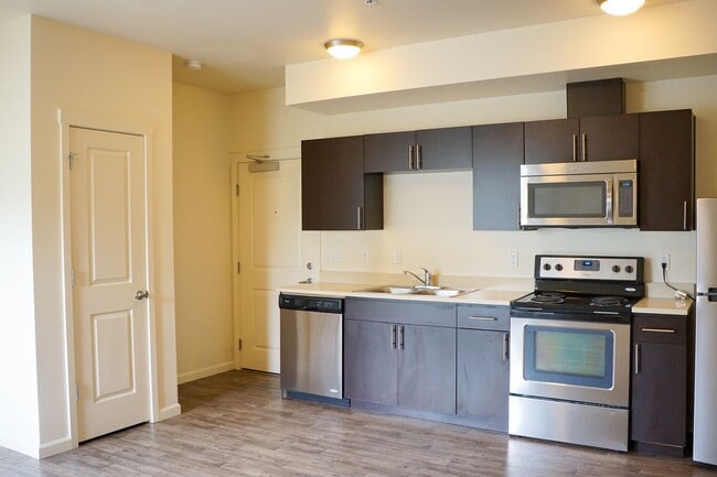 Building Photo - Modern 1 Bedroom with A/C + Private Balcon...
