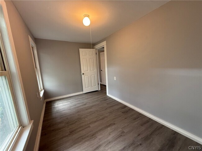 Building Photo - 116 Alice Ave