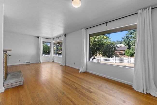 Building Photo - 4bd/2ba Seattle House