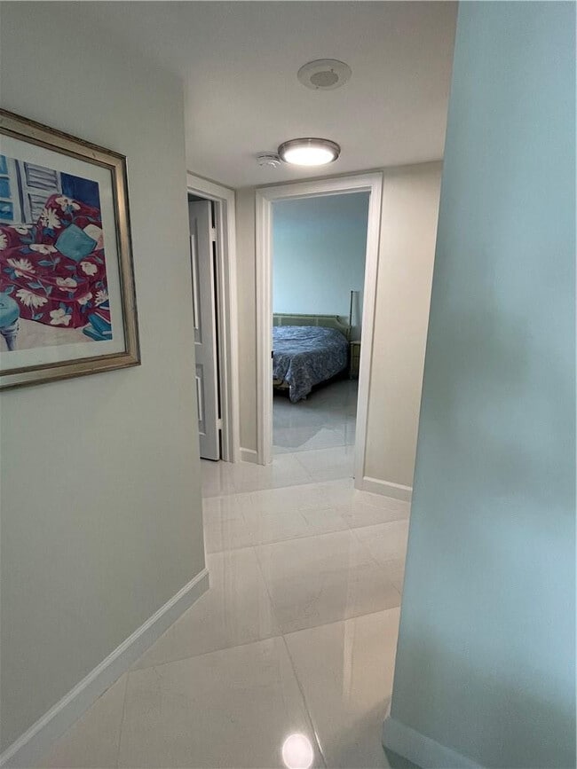 Building Photo - 5200 N Ocean Blvd