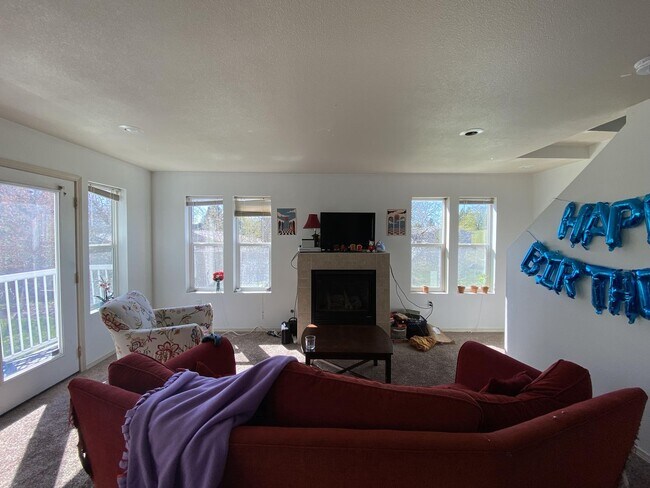 Building Photo - 857 N Garfield St