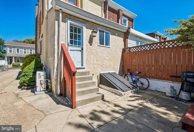 Building Photo - 357 Lemonte St