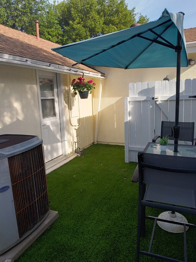 Building Photo - 7248 Shoshone Ave