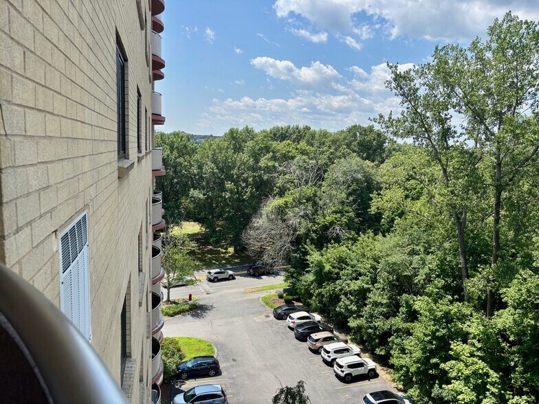 Building Photo - 2500 Mystic Valley Pky