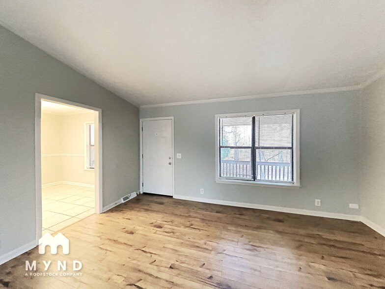 Building Photo - 275 Oak Hill Cir