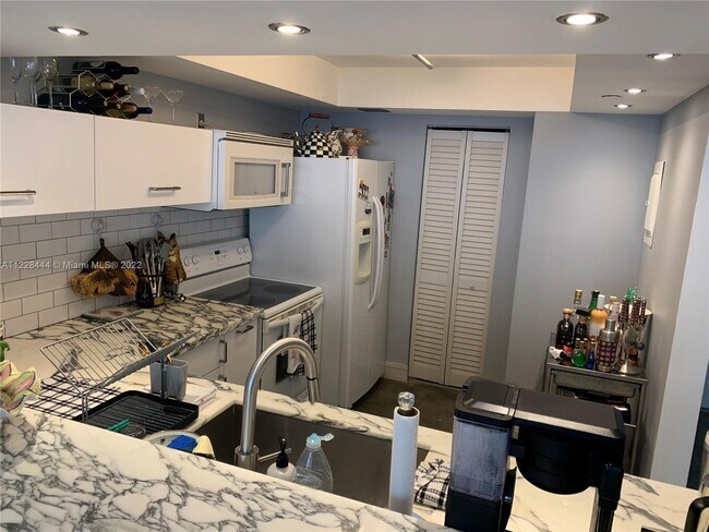 Building Photo - 555 NE 15th St