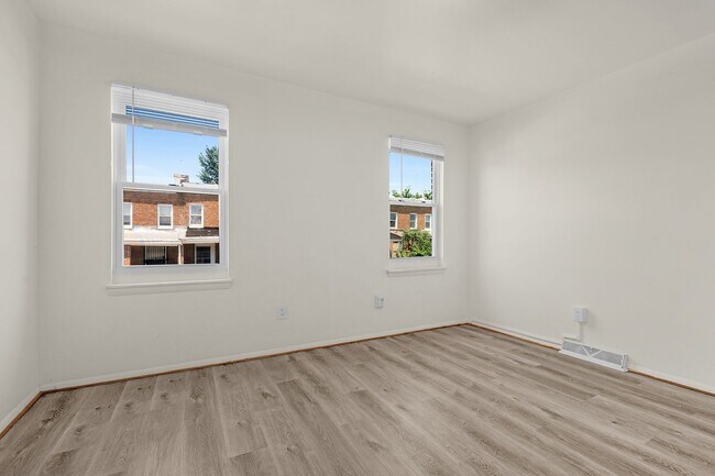Building Photo - 2335 Lauretta Ave