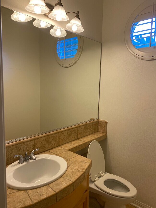 Building Photo - 5 Bed, 5 bath cul-de-sac Executive Home