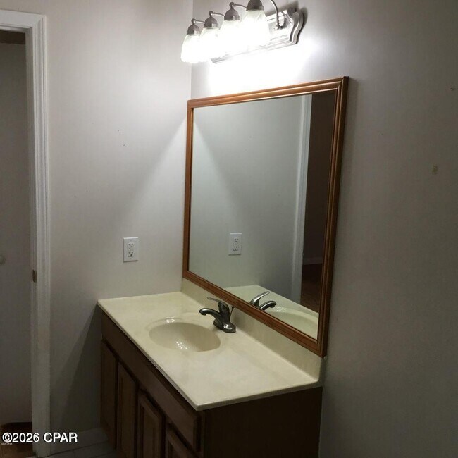 Building Photo - 1025 W 19th St