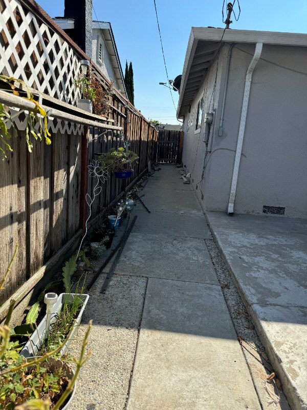 Building Photo - 914 McCreery Ave