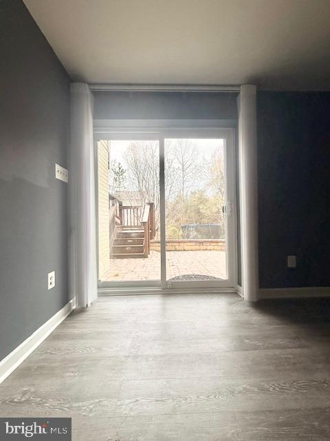 Building Photo - 10196 Breezeway Dr