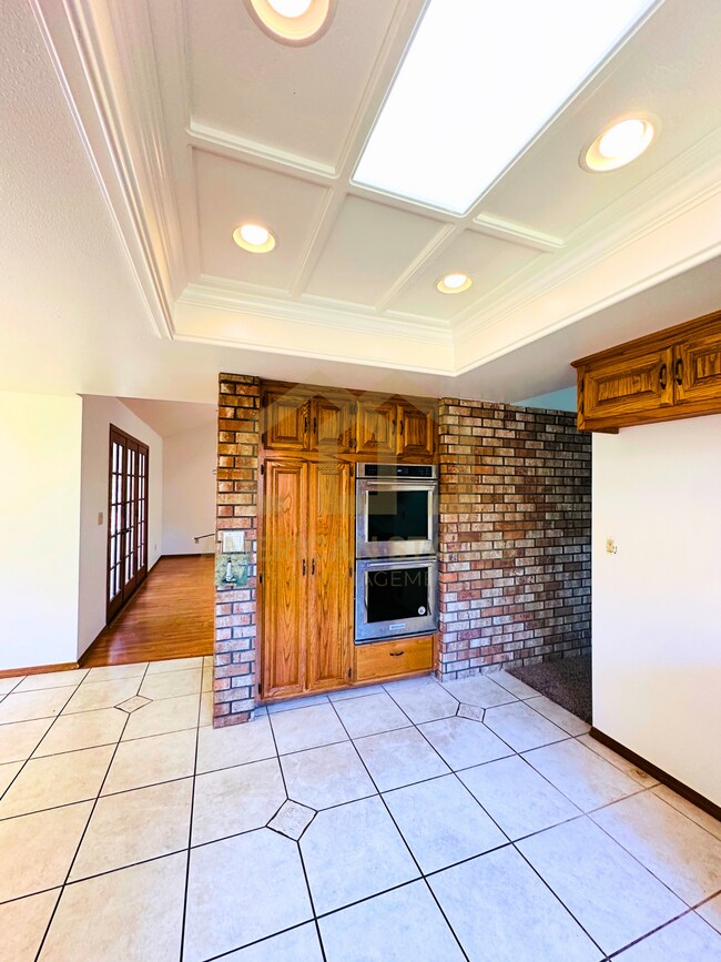 Building Photo - 1121 Pellham Dr