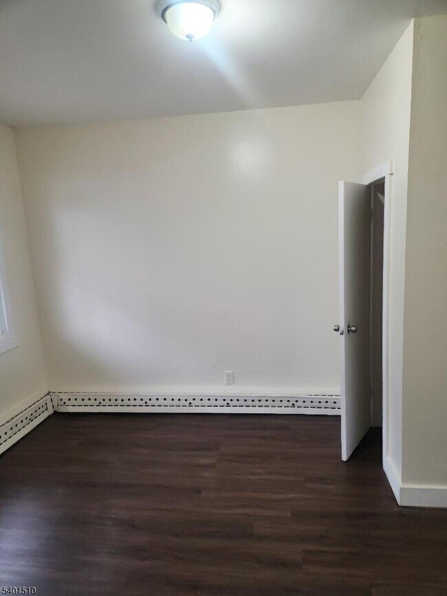 Building Photo - 343 Market St