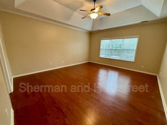 Building Photo - 2002 Amberley Dr