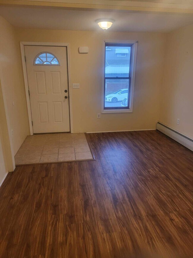 Building Photo - 1271 Reynolds Ave