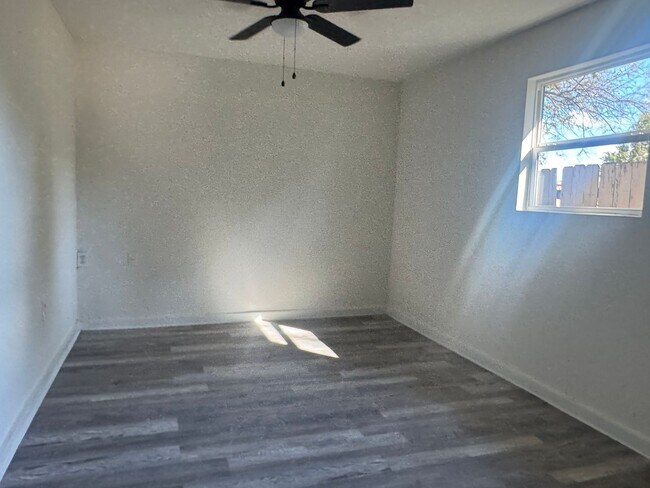 Building Photo - 419 Peabody Ave